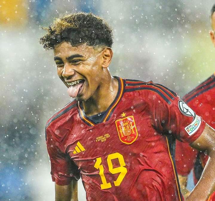 Pesta Ulang Tahun Lamine Yamal Diselimuti Skandal: Dari Permintaan Seksistik hingga Tuduhan Diskriminasi Terhadap Penyandang Dwarfisme Pesta Ulang Tahun Lamine Yamal Diselimuti Skandal: Dari Permintaan Seksistik hingga Tuduhan Diskriminasi Terhadap Penyandang Dwarfisme